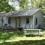 Blair House Motel And Cabins