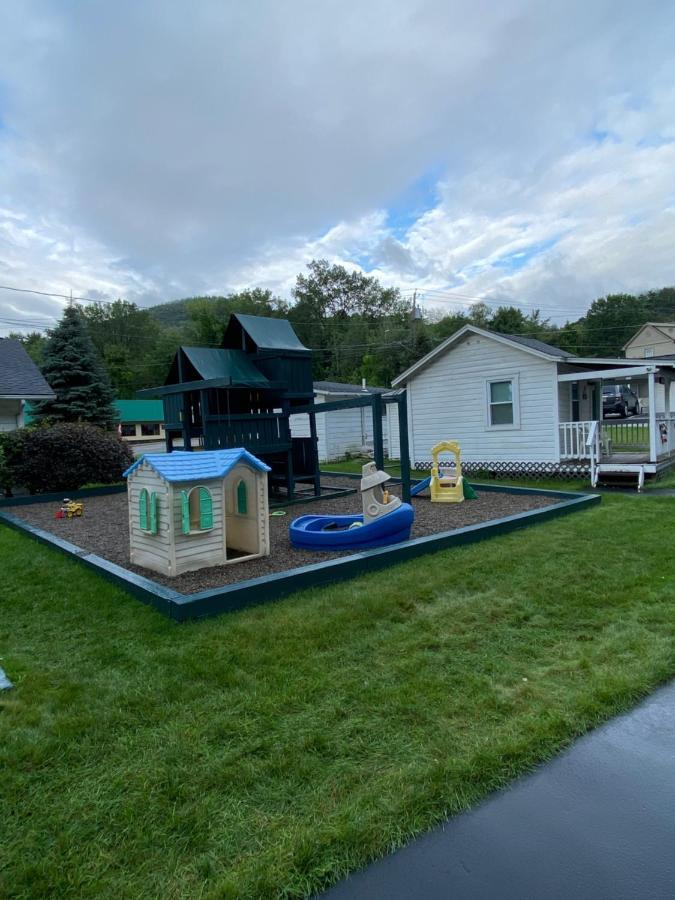 Brookside & Motel 2*