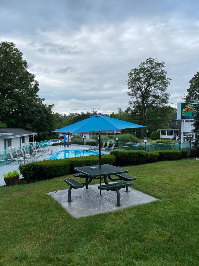 Brookside & Motel 2*