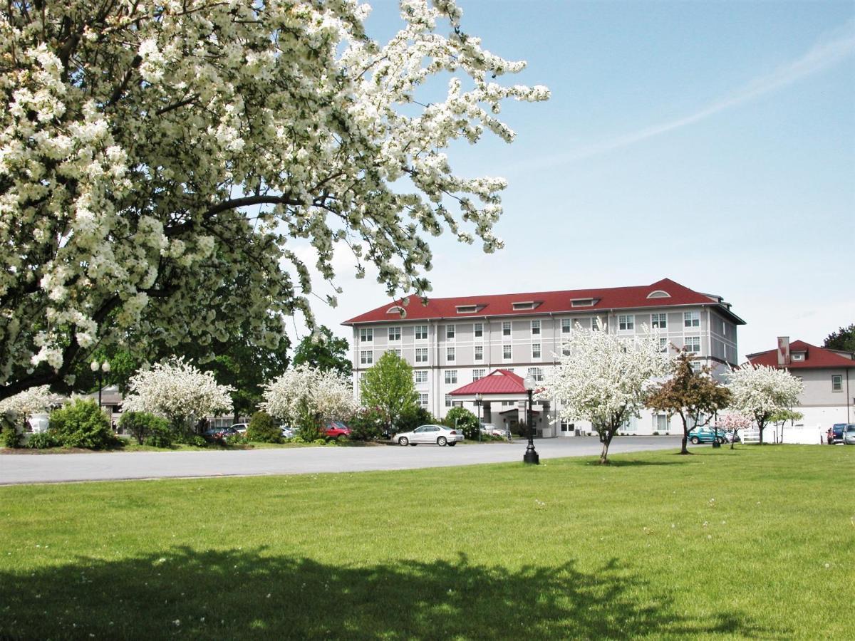 Hotel William Henry Lake George
