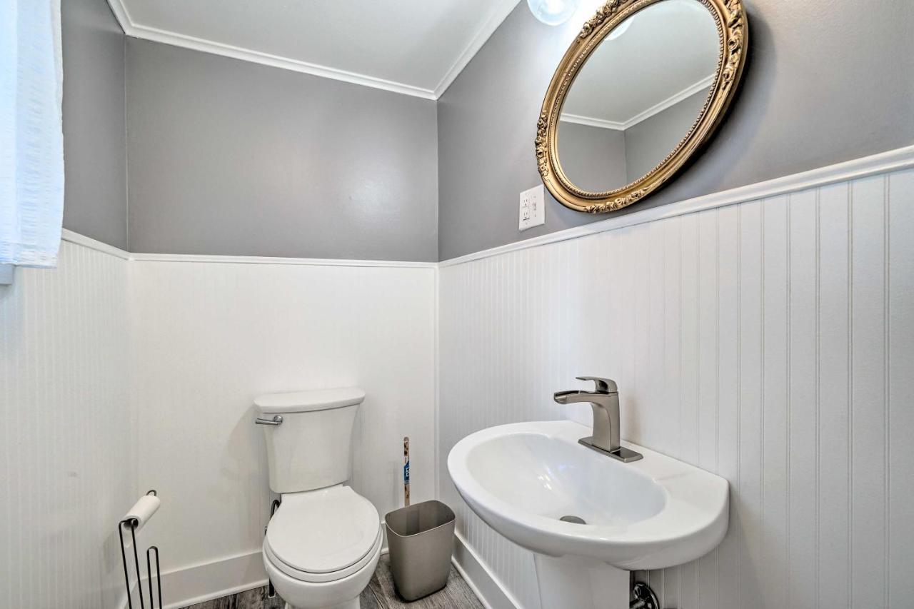 Holiday home Downtown Retreat With Grill, Fire Pit And Wet Bar *