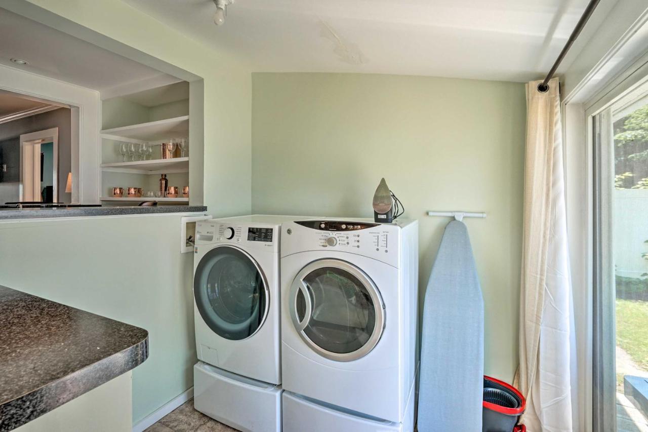 Downtown Retreat With Grill, Fire Pit And Wet Bar Holiday home *