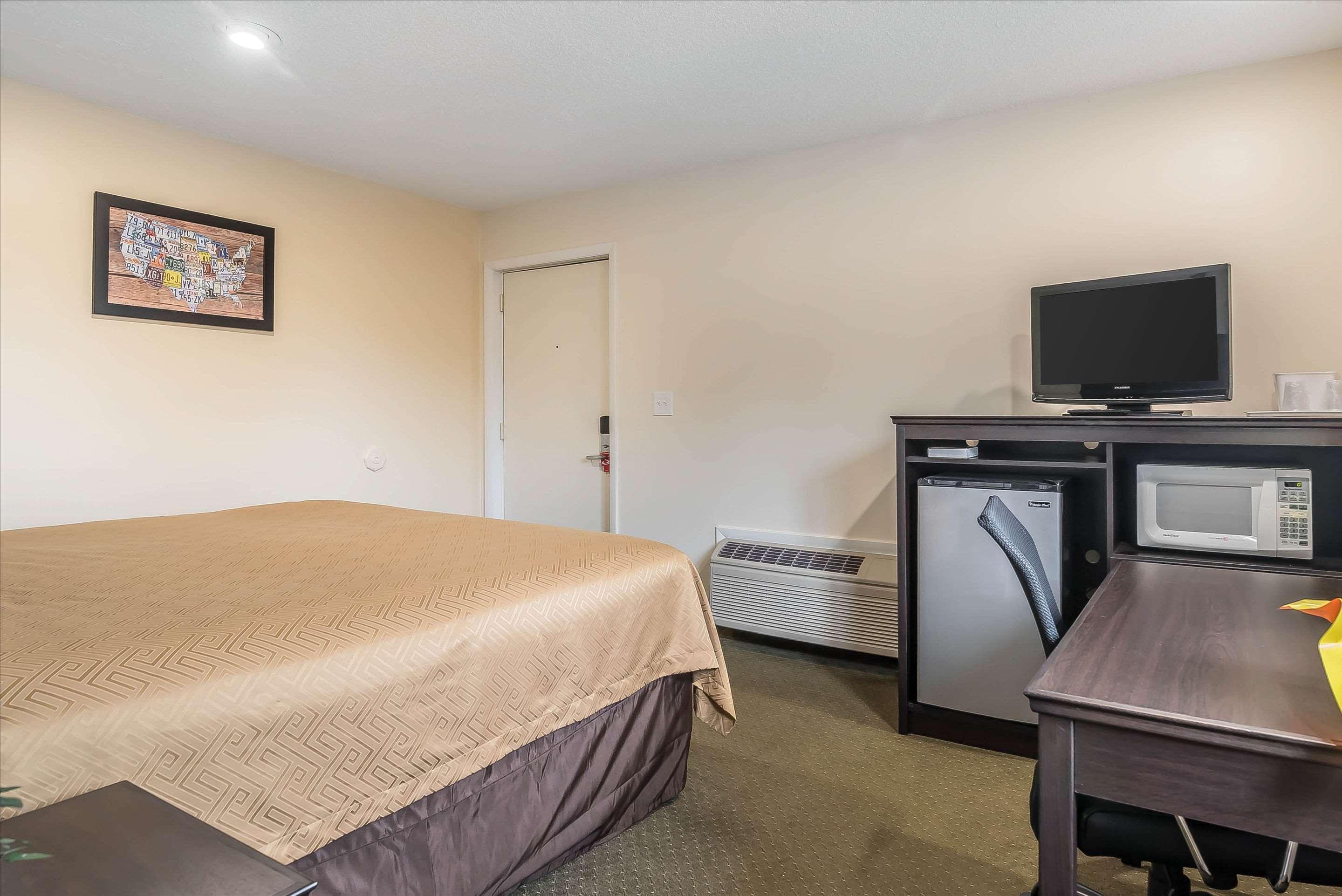 Rodeway George Outlets Hotel Lake George