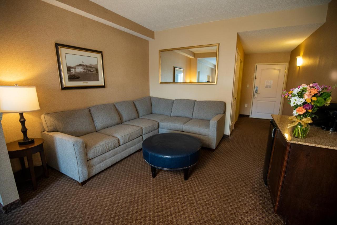 Hotel William Henry Lake George