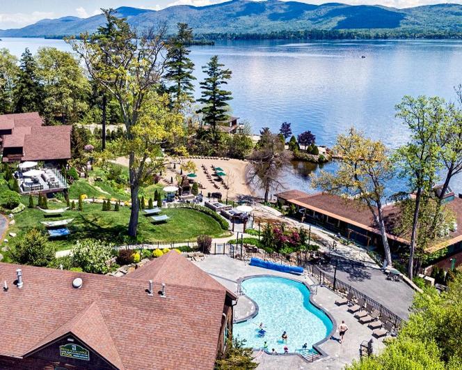 The At Cresthaven 3*