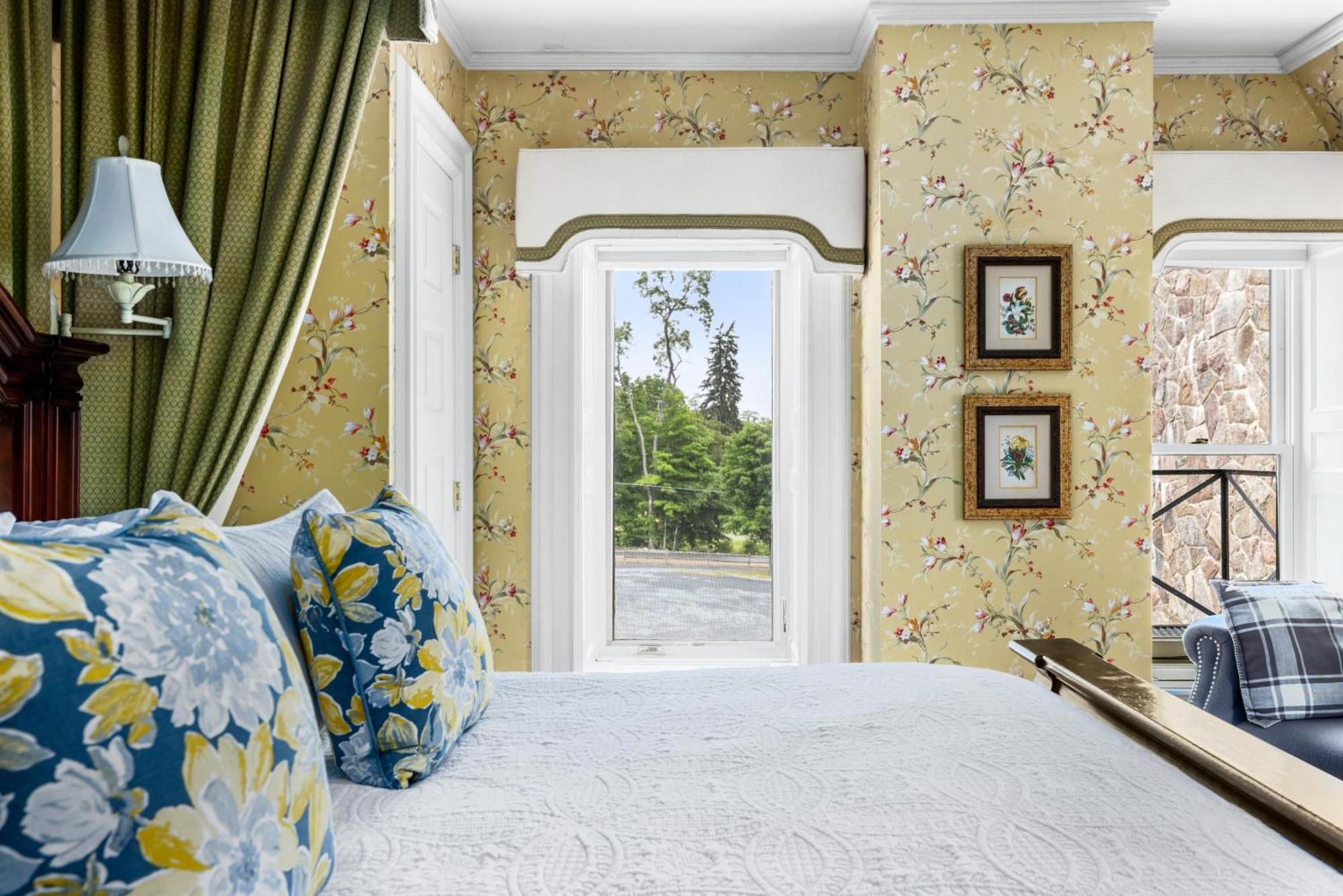 Inn The At Erlowest
