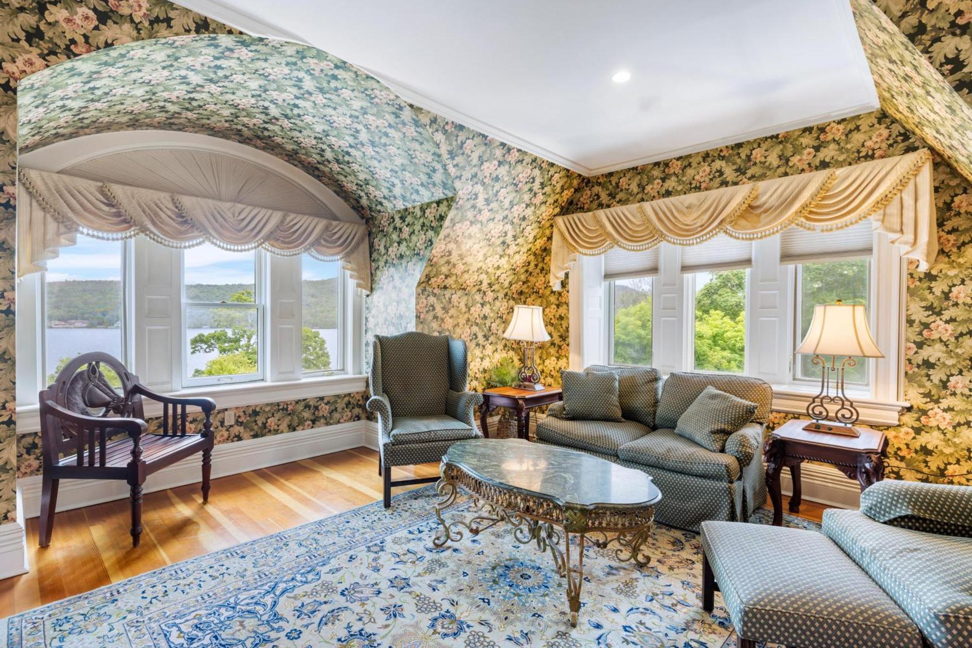 Inn The At Erlowest Lake George