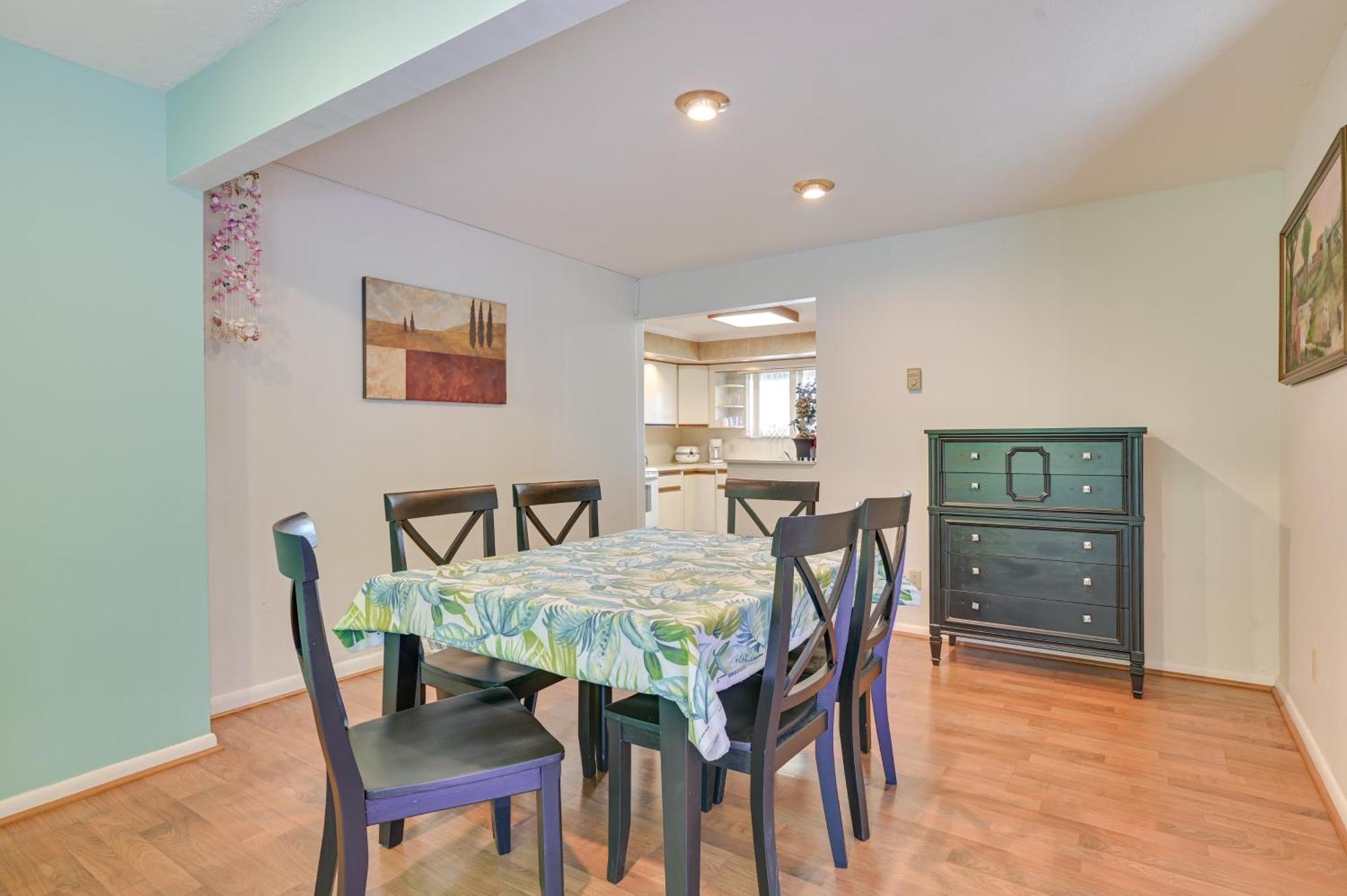George Retreat With Private Deck And Water Views! *