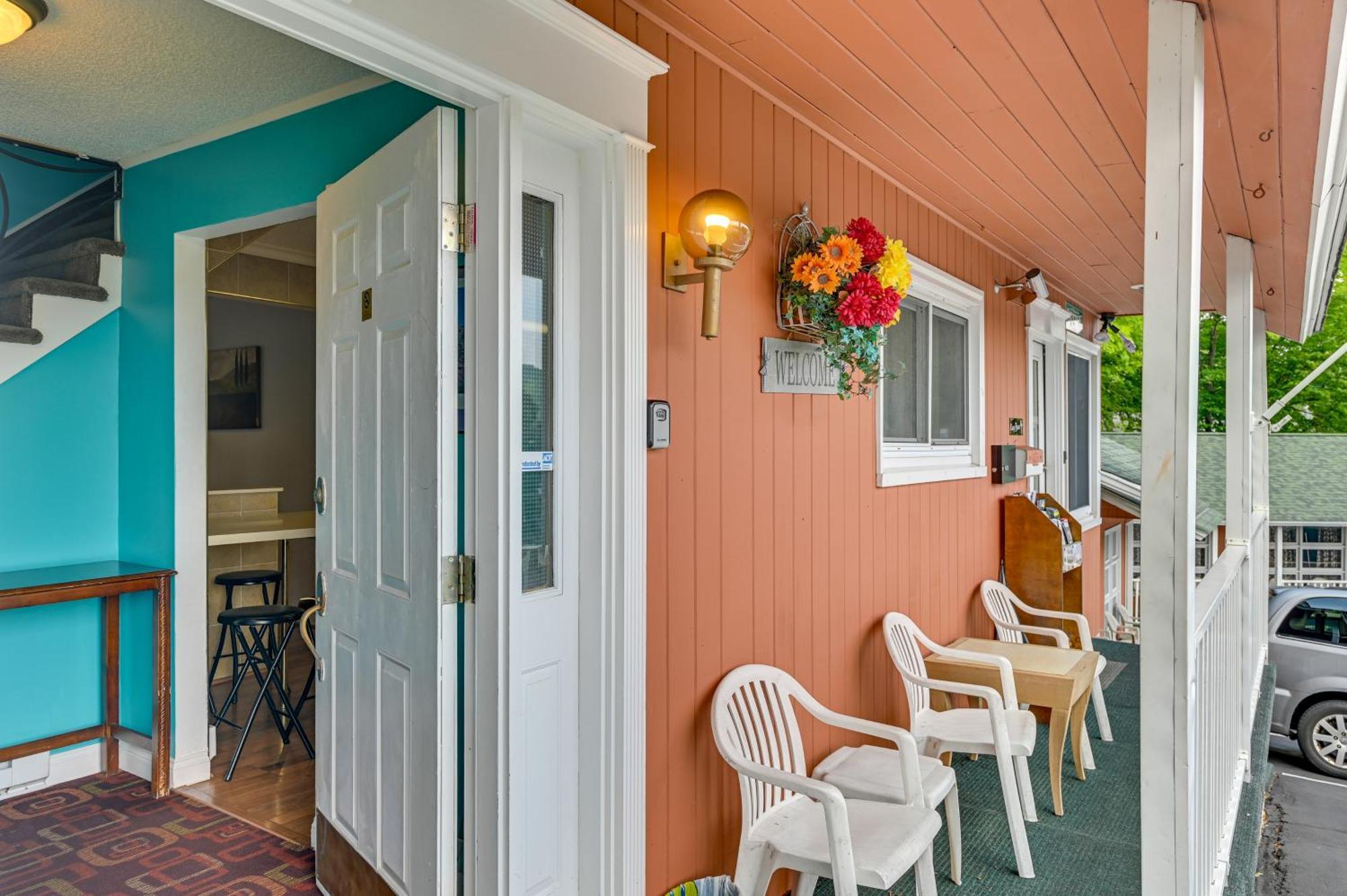 George Retreat With Private Deck And Water Views! * Lake George