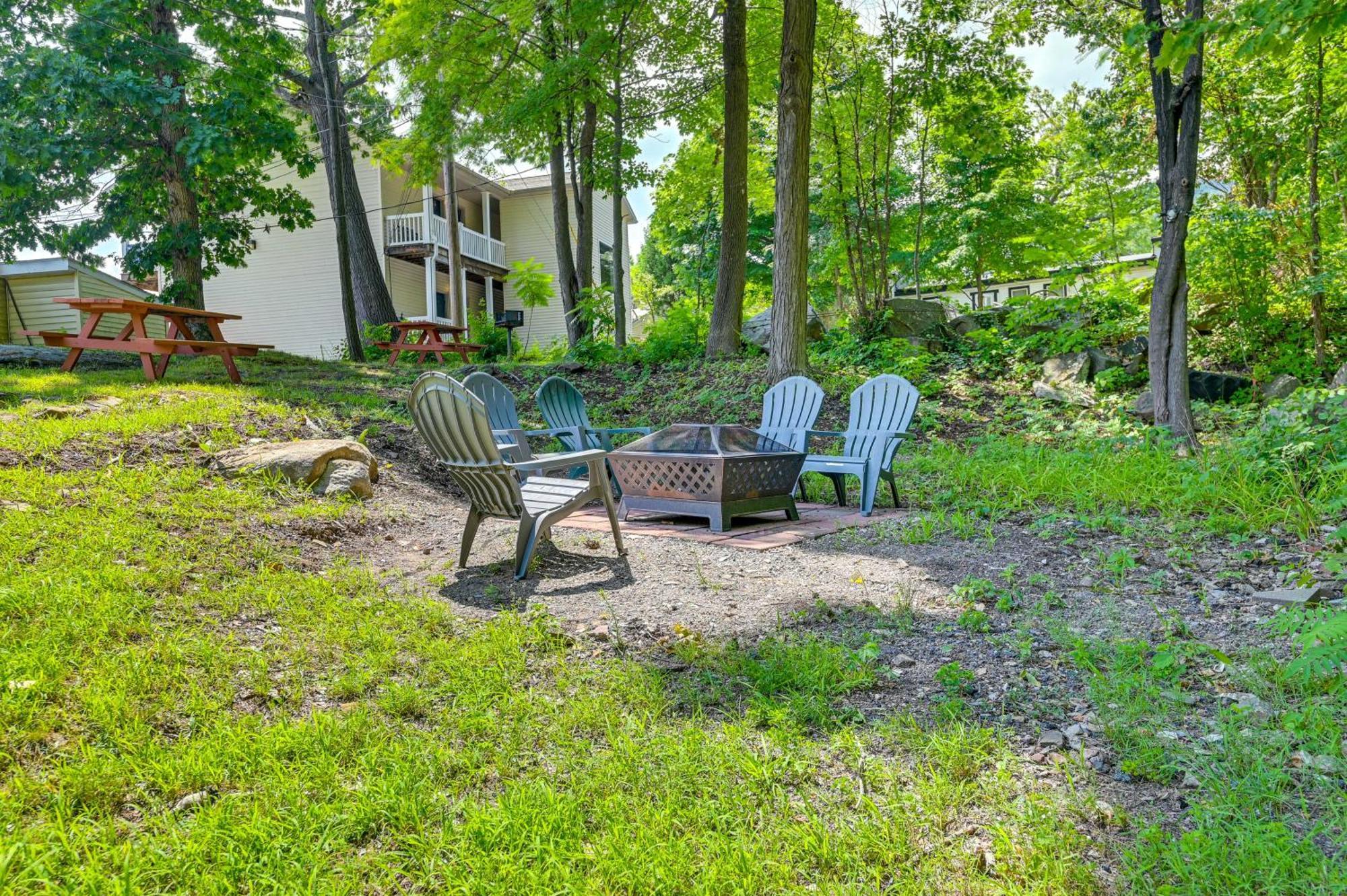 George Retreat With Private Deck And Water Views! Lake George