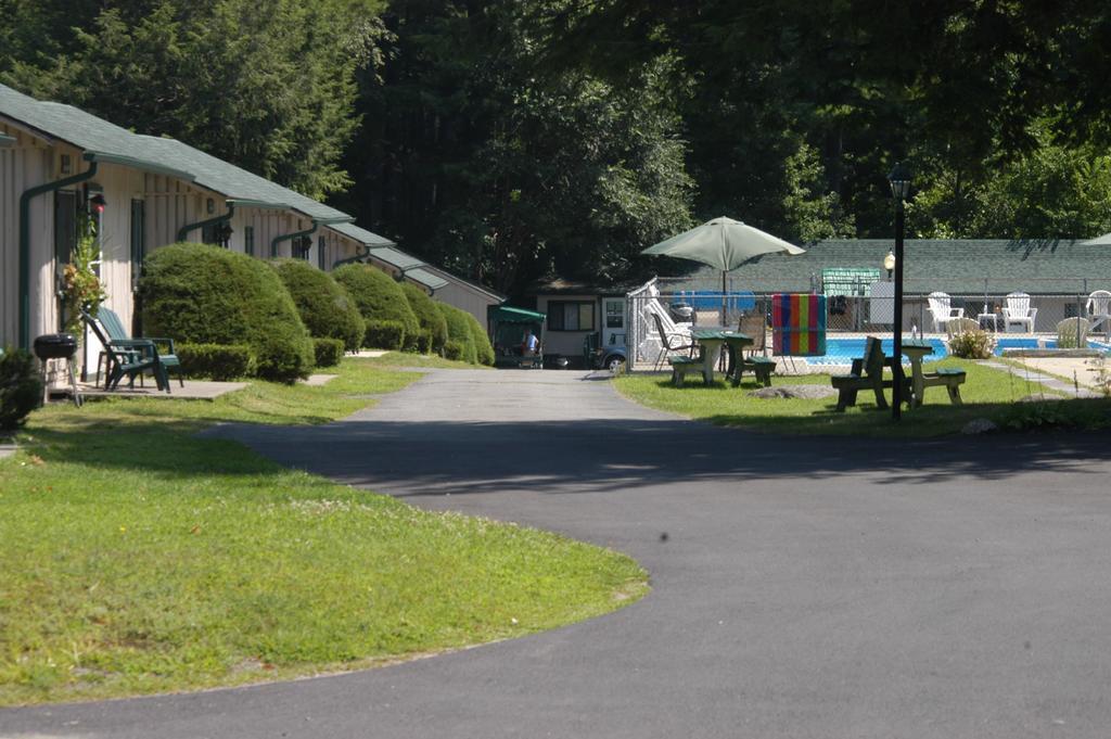Resort Lincoln Log Colony