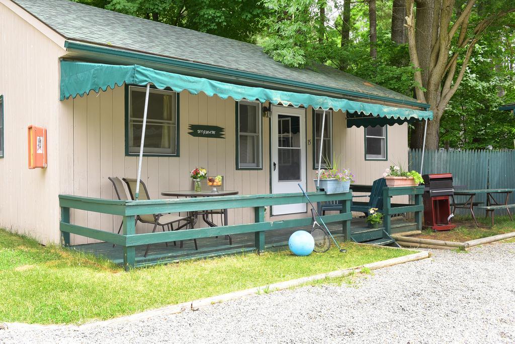 Resort Lincoln Log Colony Lake George