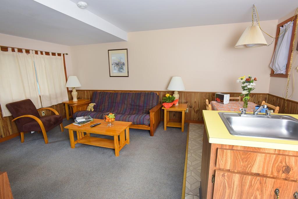 Resort Lincoln Log Colony 2*