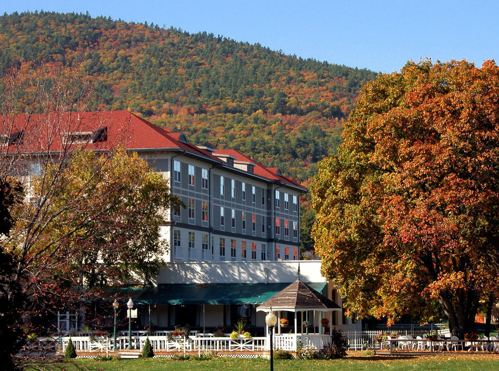Hotel William Henry Lake George