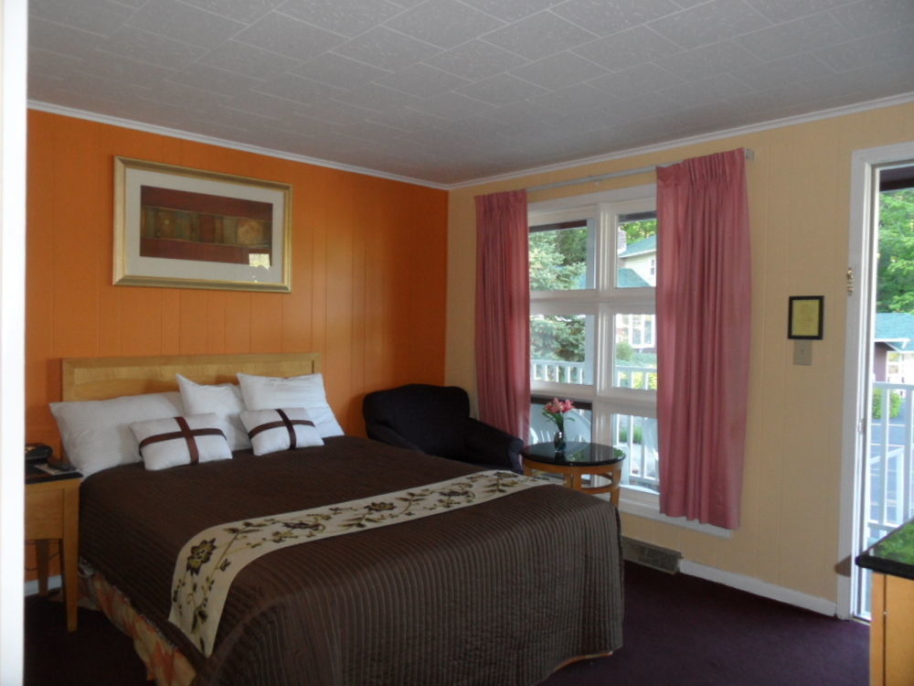 Pinebrook Motel 2*