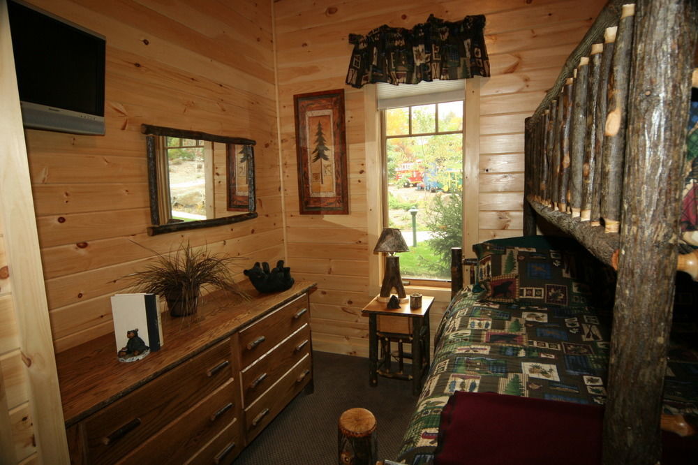 The At Cresthaven 3* Lake George