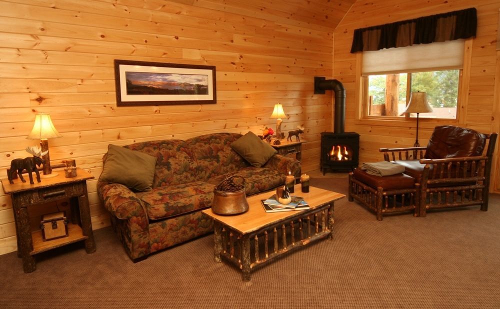 The At Cresthaven 3*