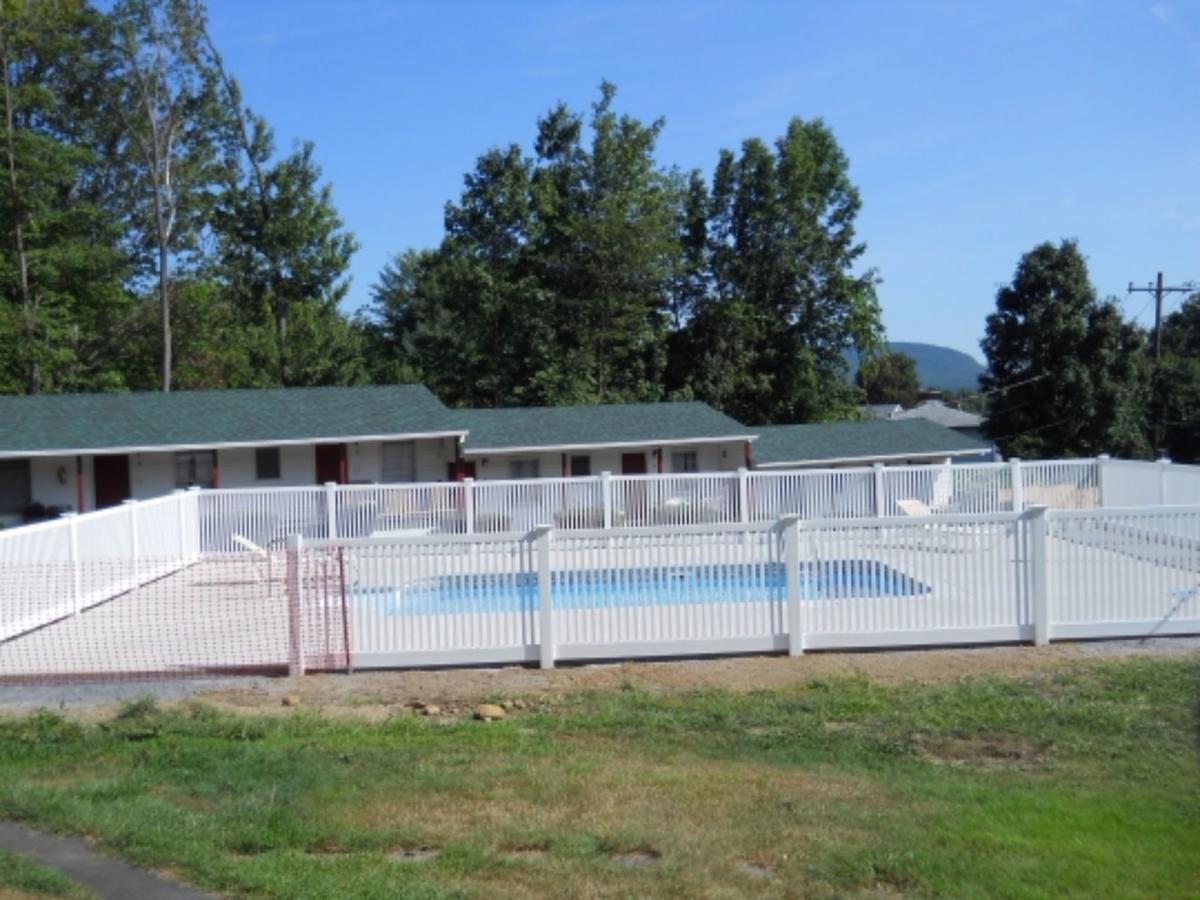 Motel Hillside 2*