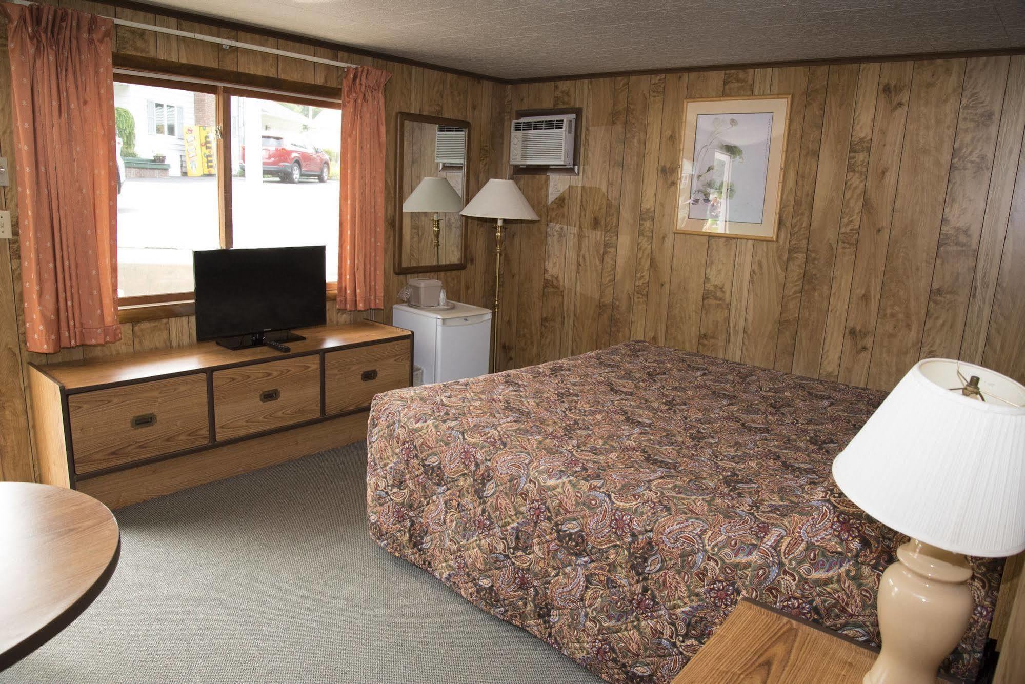 Motel Brookside & Lake George