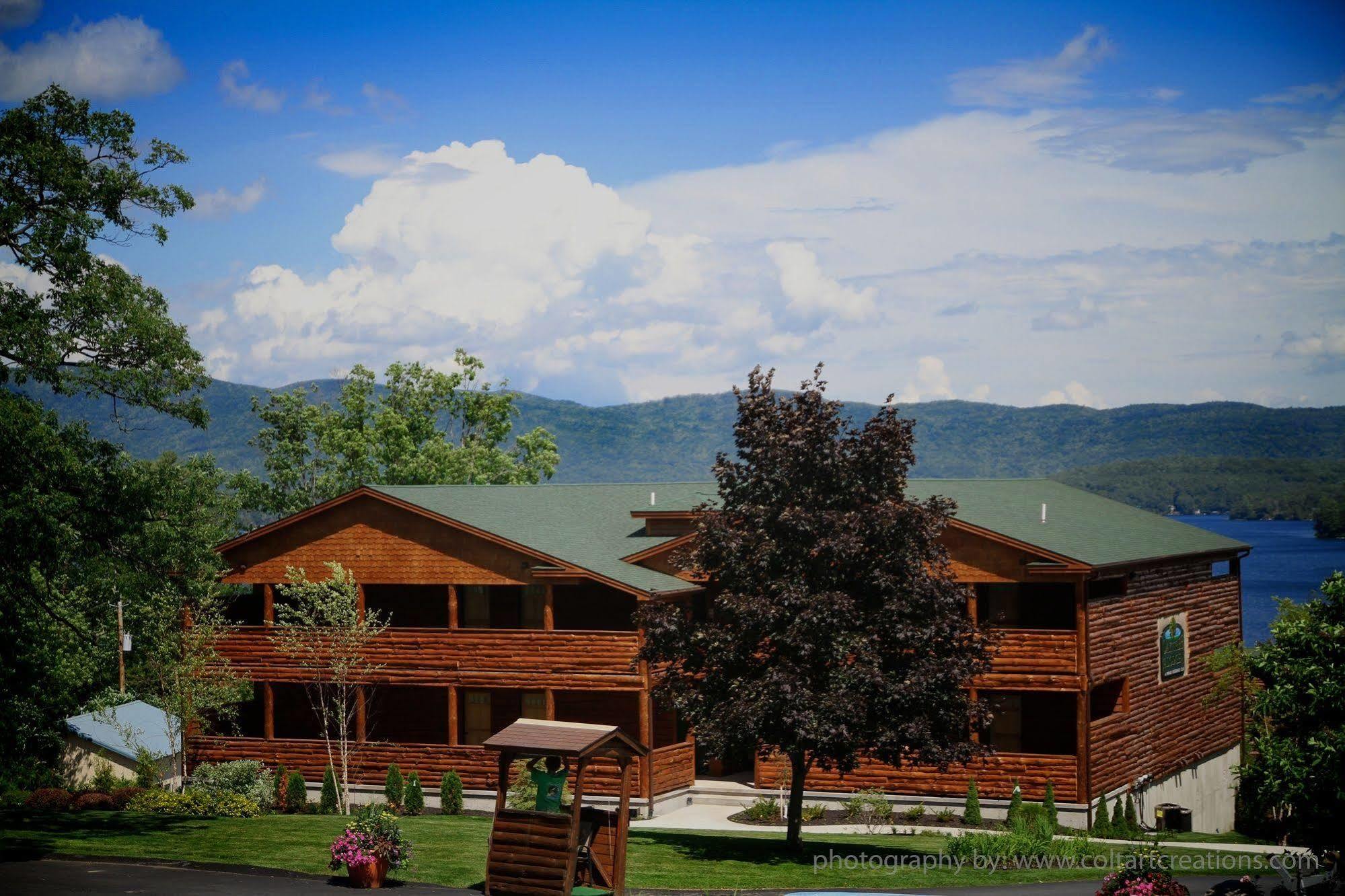 The At Cresthaven Lake George