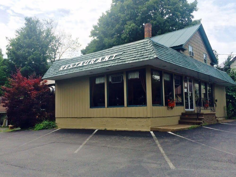 Motel Adirondack Oasis