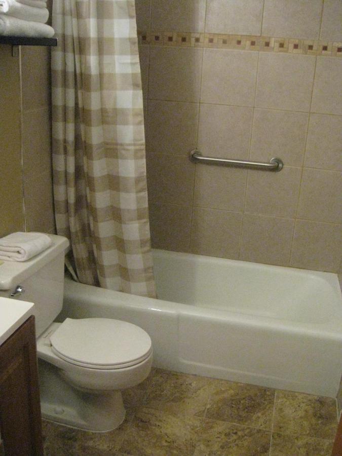 Brookside & Motel 2*