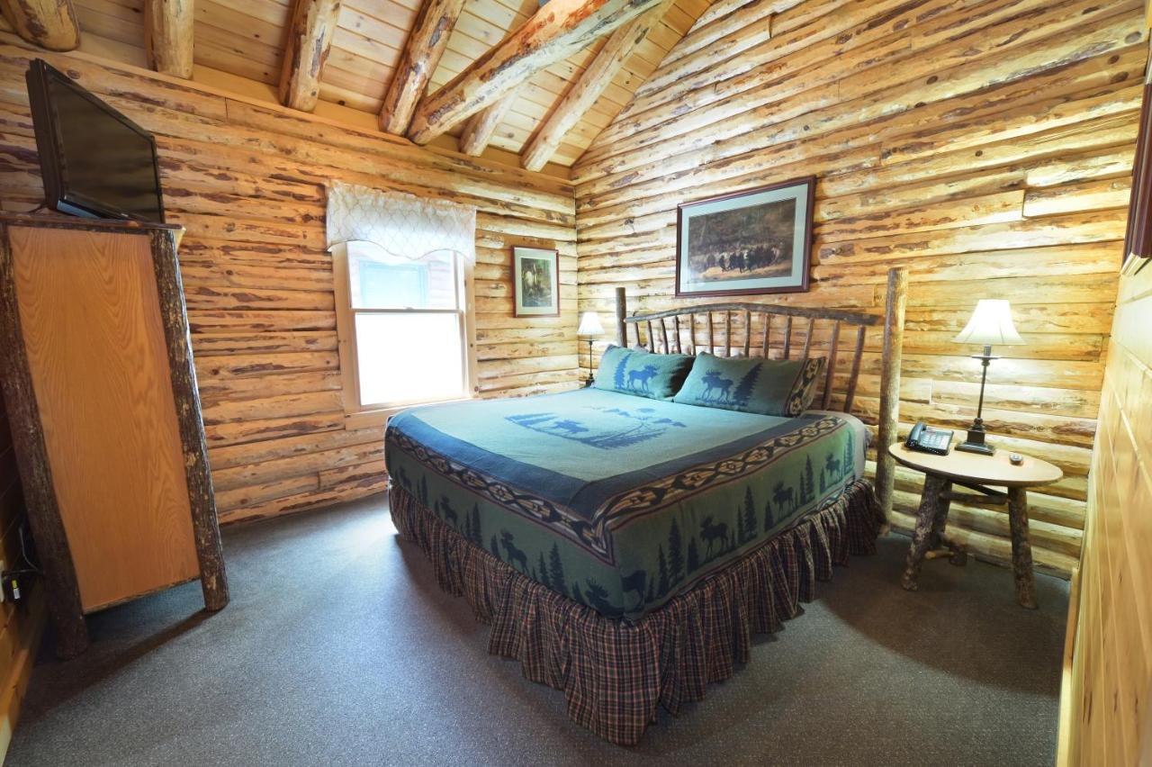 The At Cresthaven Resort