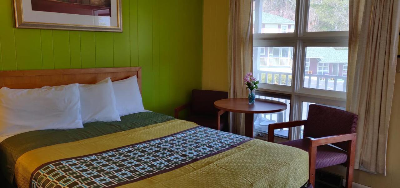 Pinebrook Motel Lake George