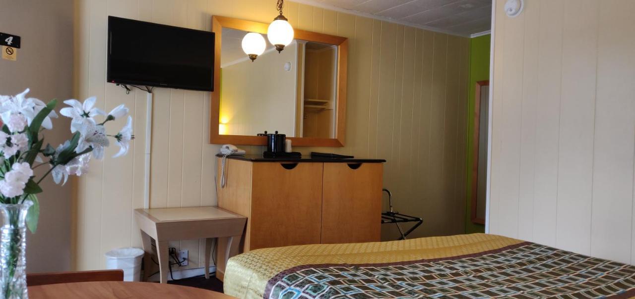 Pinebrook Motel 2*