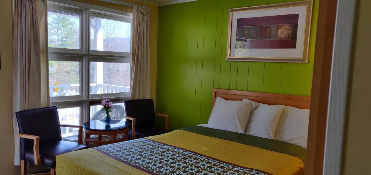 Pinebrook Motel