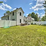 Downtown Retreat With Grill, Fire Pit And Wet Bar