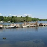 Lake George Diamond Cove Cottages, Cabins, & Hotel