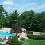 Tall Pines Motel