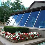 Tall Pines Motel