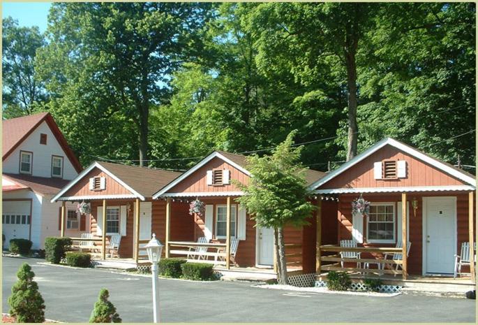 Seven Dwarfs & Cabins *