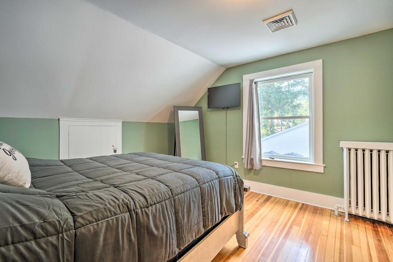 Downtown Retreat With Grill, Fire Pit And Wet Bar * Lake George