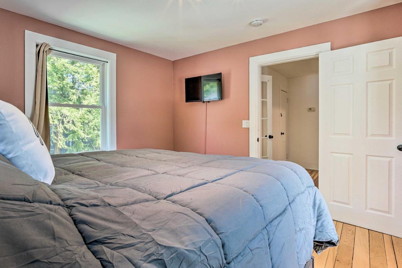 Downtown Retreat With Grill, Fire Pit And Wet Bar Holiday home Lake George