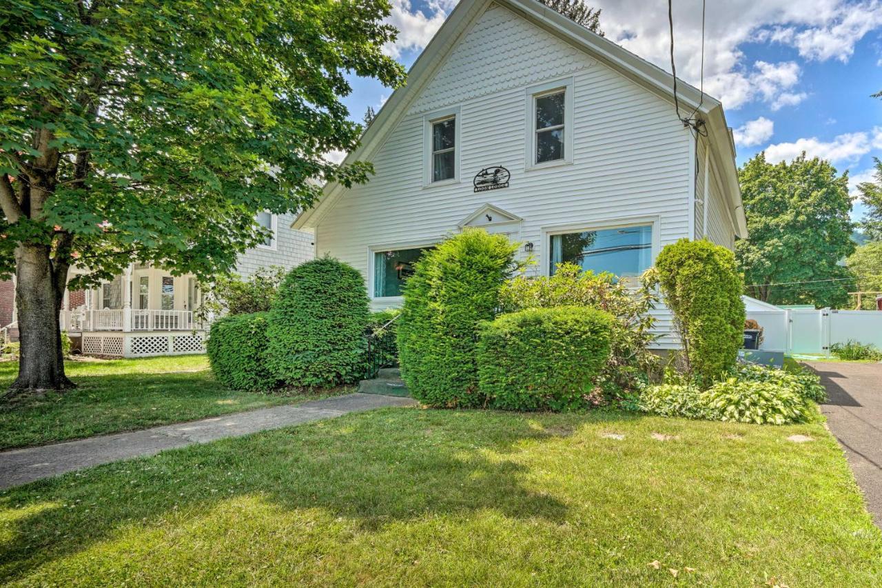 Holiday home Downtown Retreat With Grill, Fire Pit And Wet Bar
