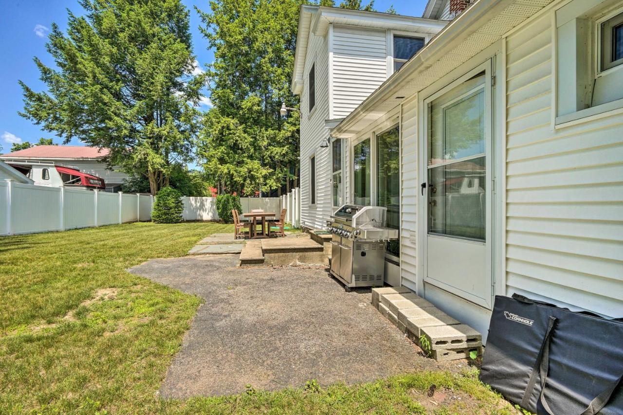 Holiday home Downtown Retreat With Grill, Fire Pit And Wet Bar Lake George