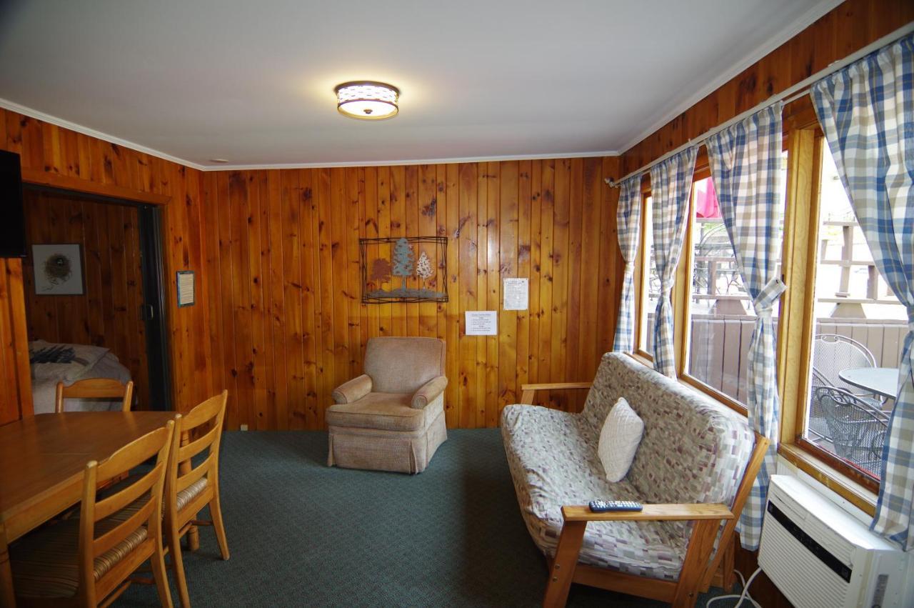 Cramers Point Breeze 3* Lake George