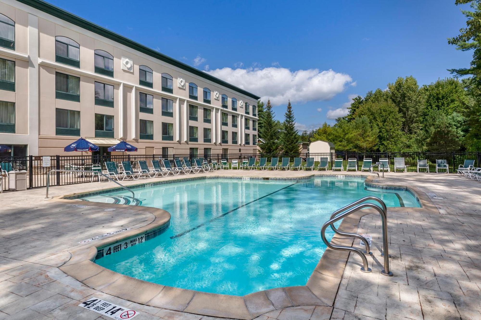 Hotel Comfort & George Lake George
