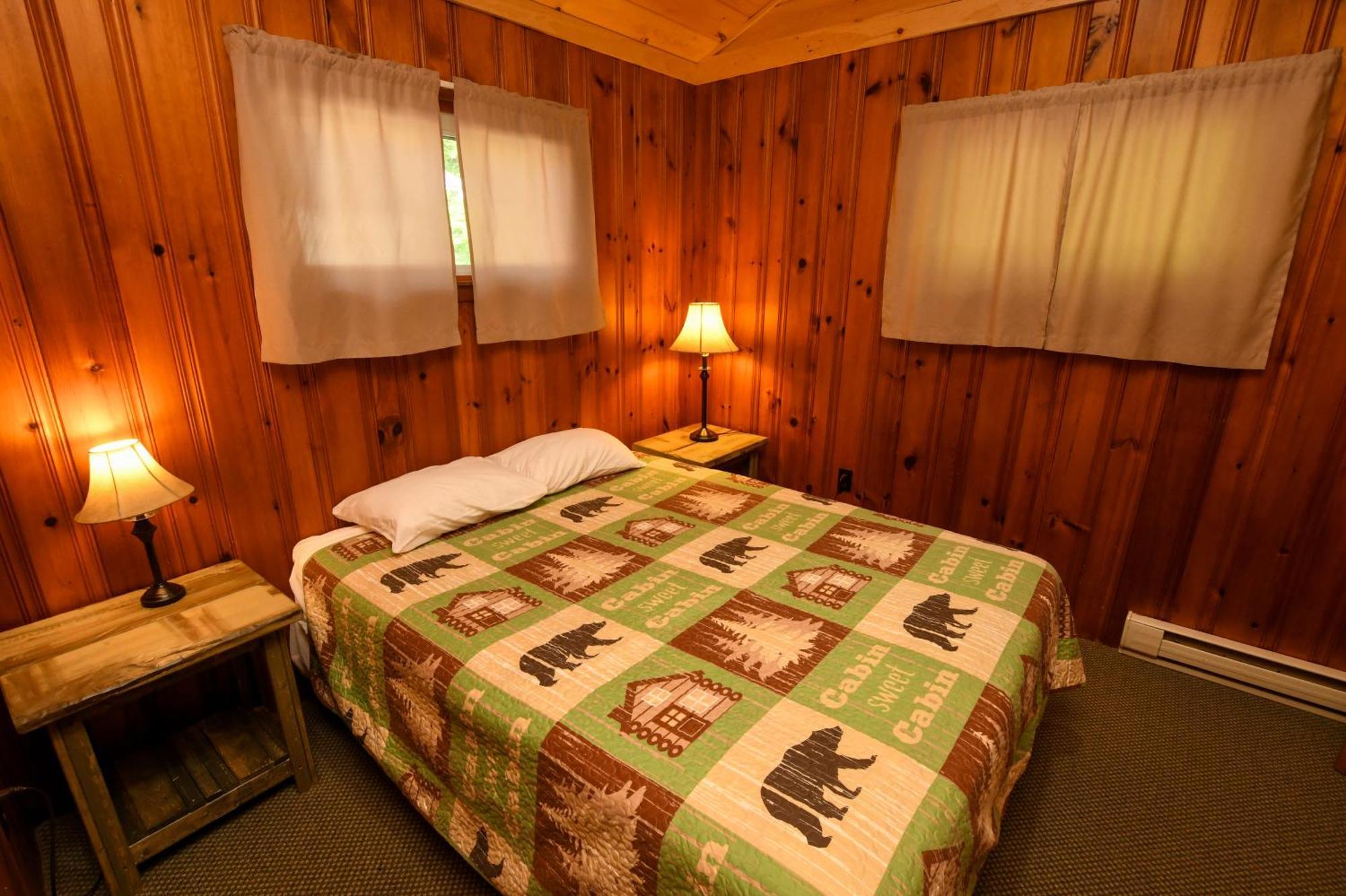 George Diamond Cove Cottages, Cabins, & 3* Lake George
