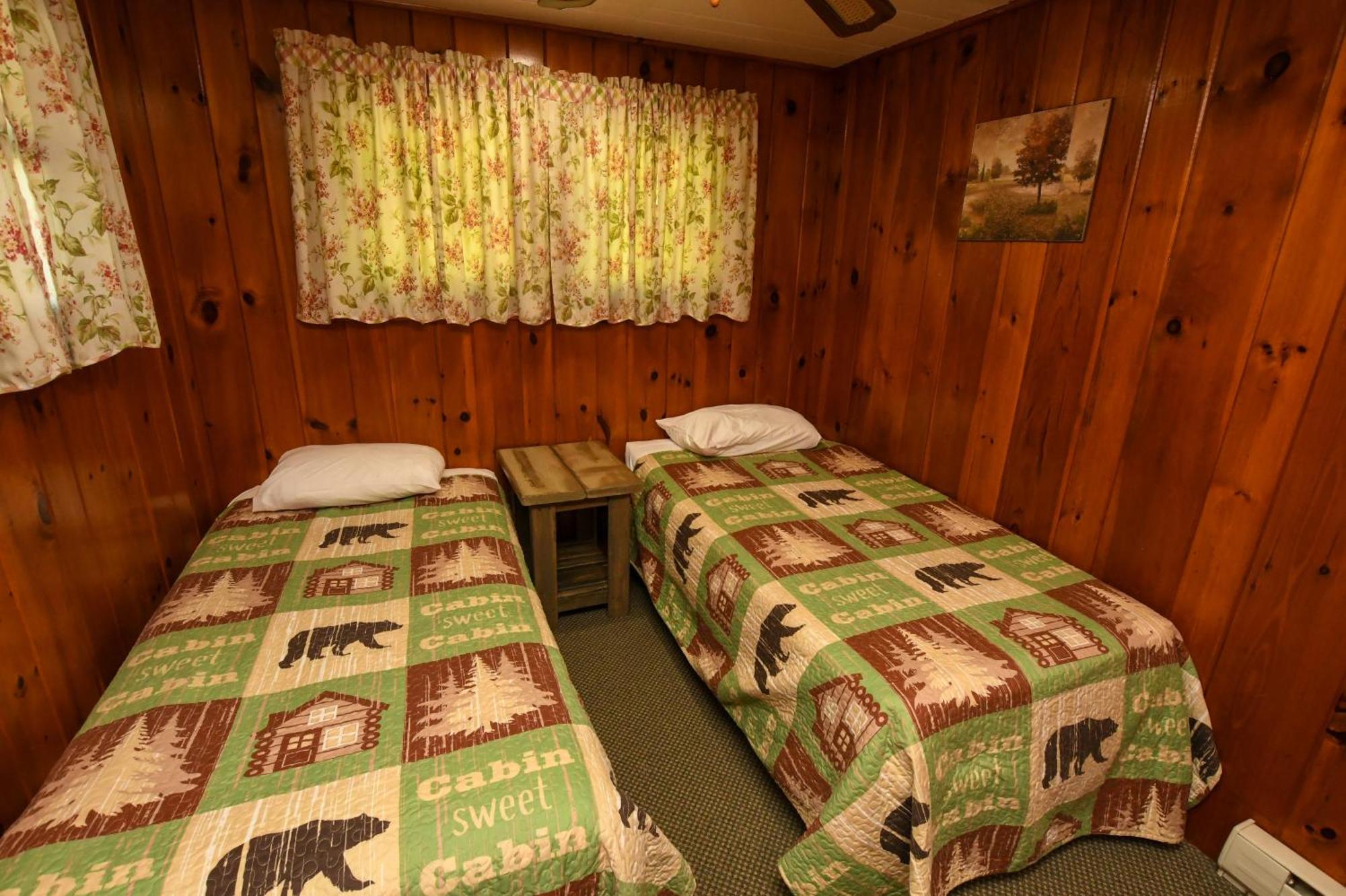 George Diamond Cove Cottages, Cabins, &