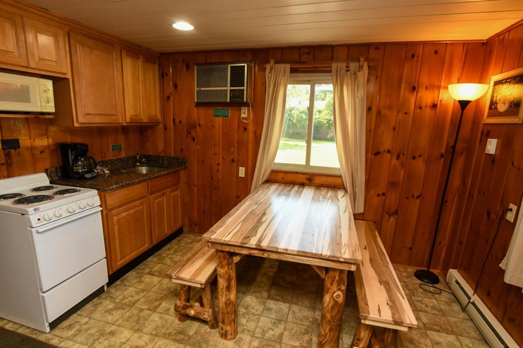 George Diamond Cove Cottages, Cabins, & Holiday park 3*