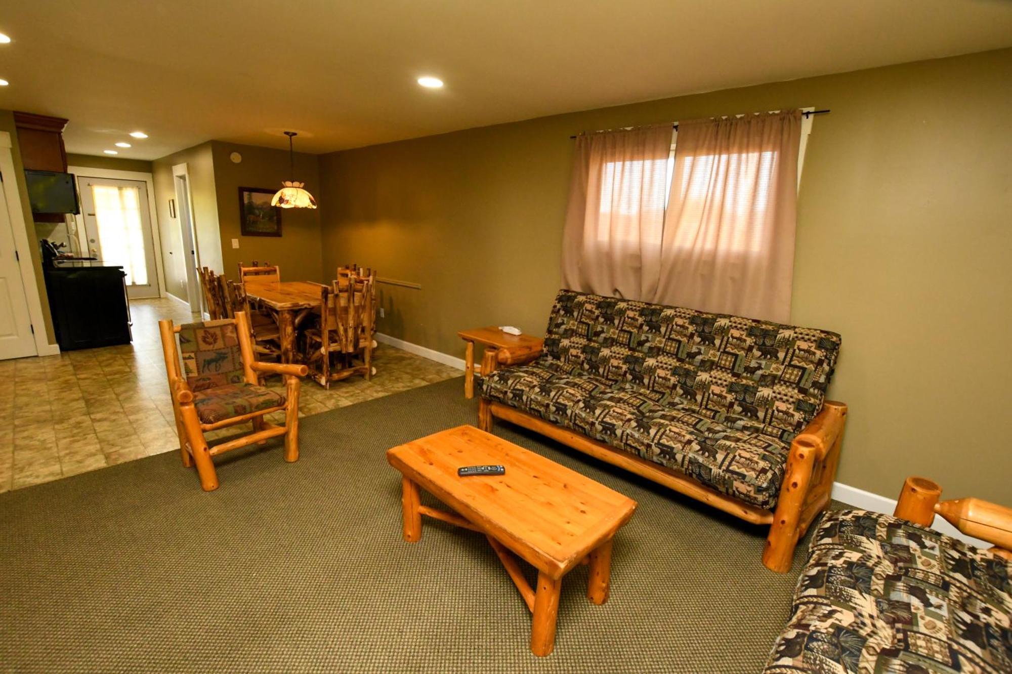 George Diamond Cove Cottages, Cabins, & Holiday park 3*