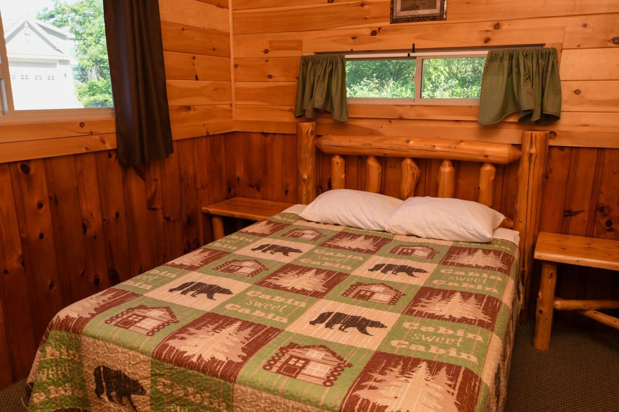 George Diamond Cove Cottages, Cabins, & Holiday park 3*