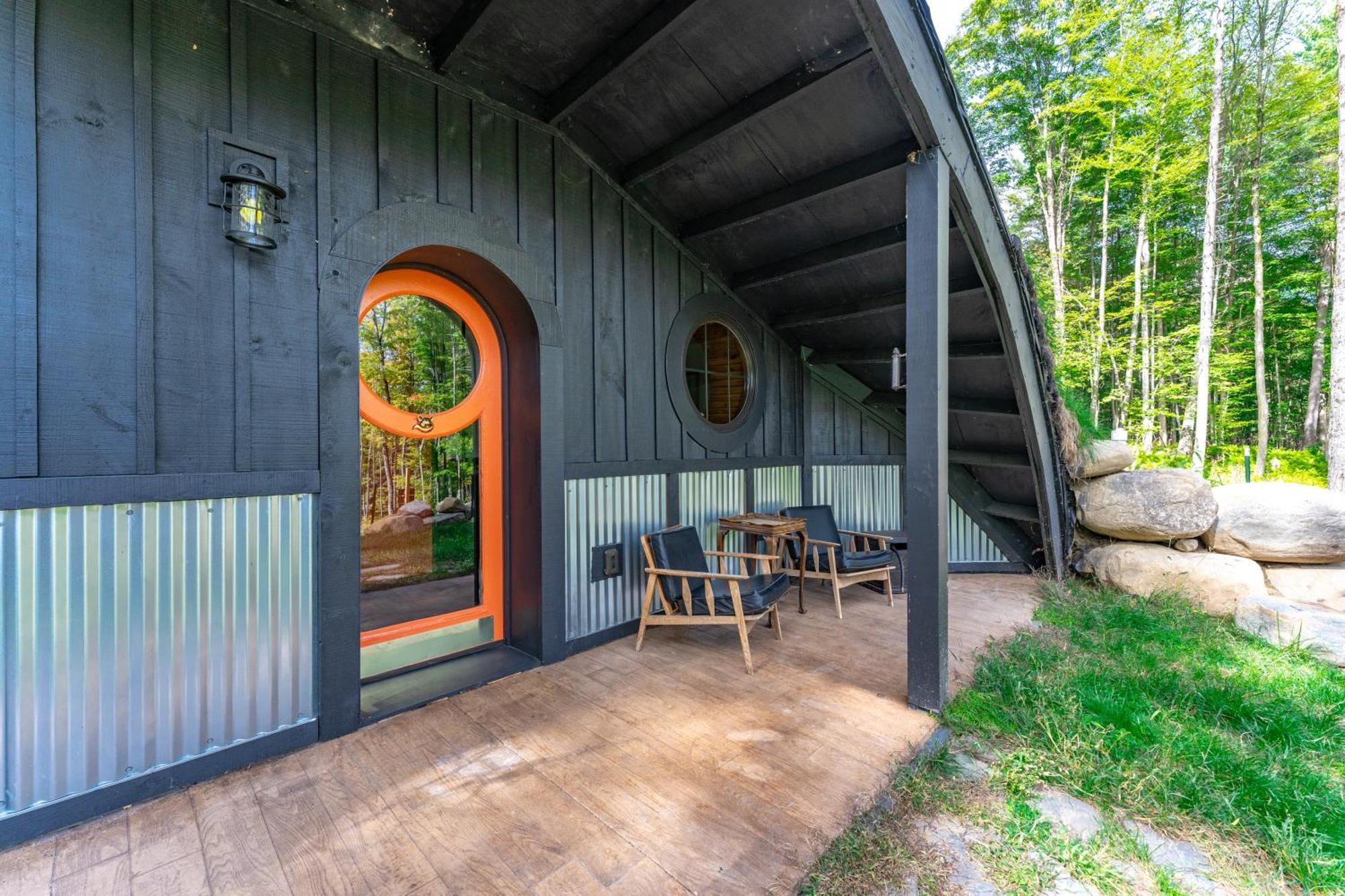 Motel Trekker, Treehouses And