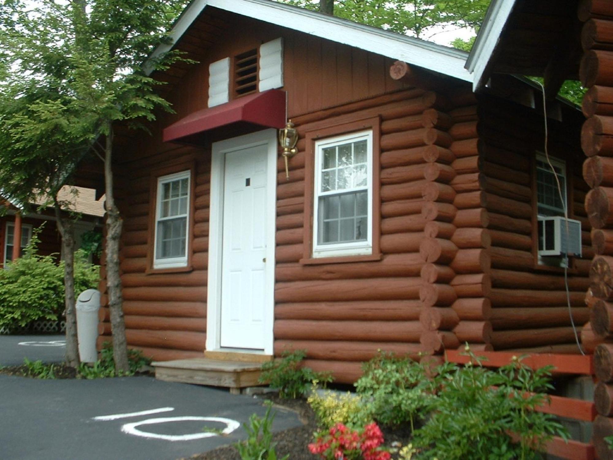 Holiday home Seven Dwarfs - On The Brook Lake George