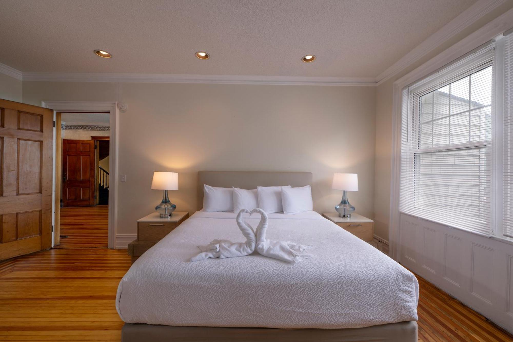 Depe Dene Lakeside Hotel 3*