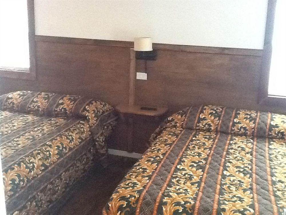 King Hendrick And Motel